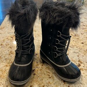 Girls Sorel snow boots, size 3